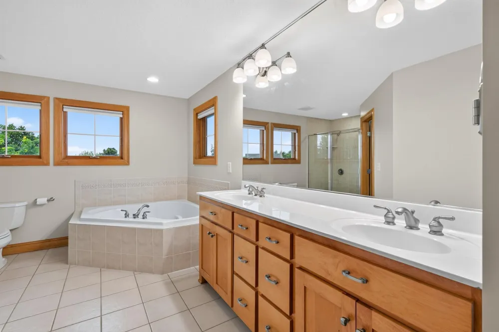 877 New Century Boulevard S Maplewood, MN 55119