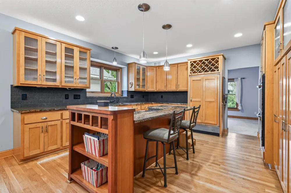 877 New Century Boulevard S Maplewood, MN 55119