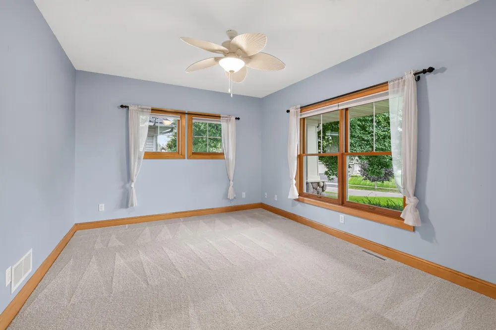 877 New Century Boulevard S Maplewood, MN 55119