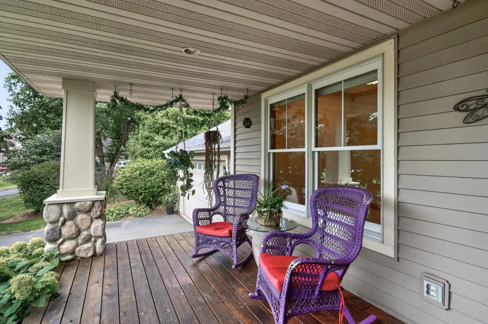 877 New Century Boulevard S Maplewood, MN 55119