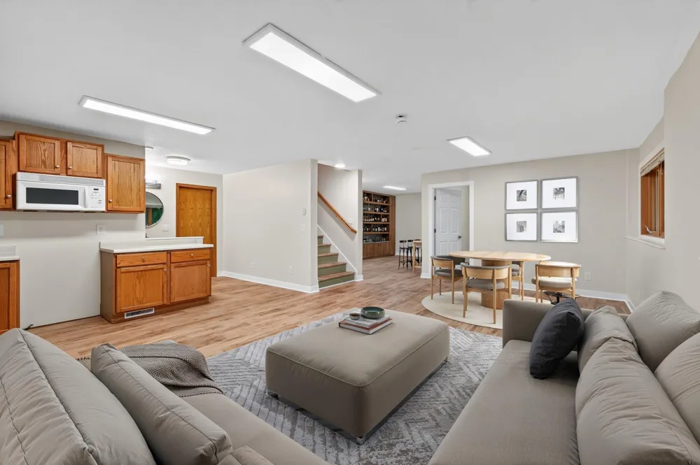 877 New Century Boulevard S Maplewood, MN 55119