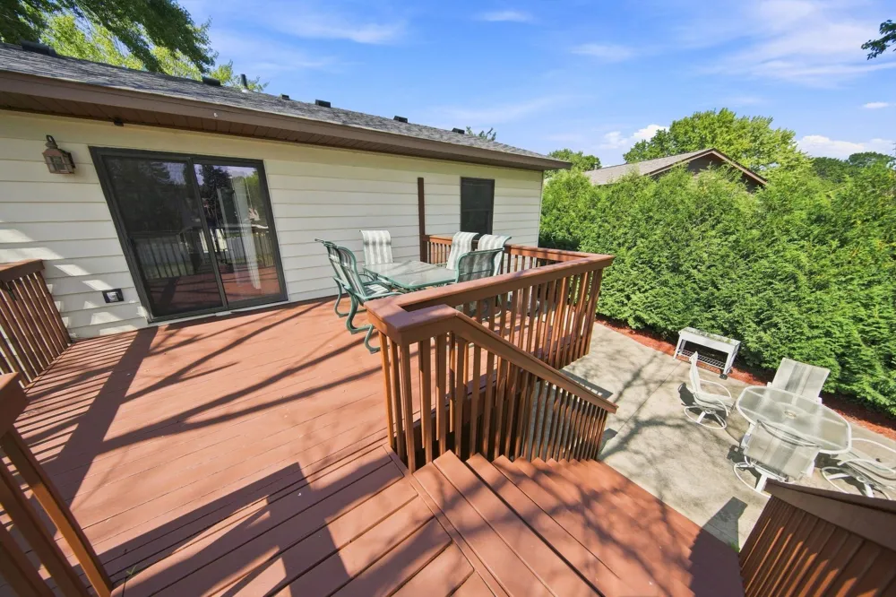2375 Helena Road Oakdale, MN 55128