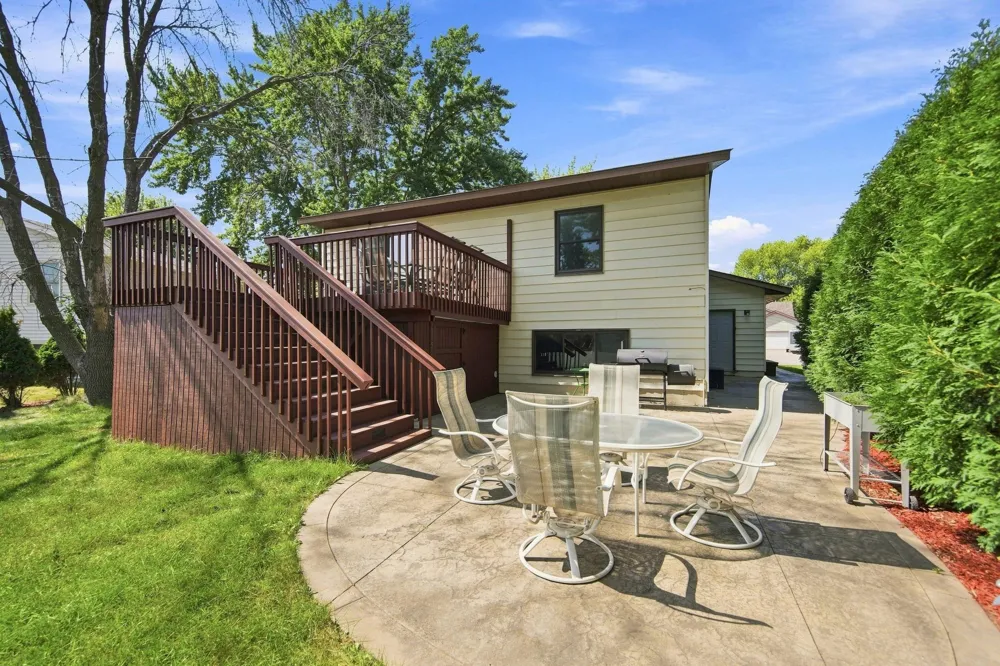 2375 Helena Road Oakdale, MN 55128