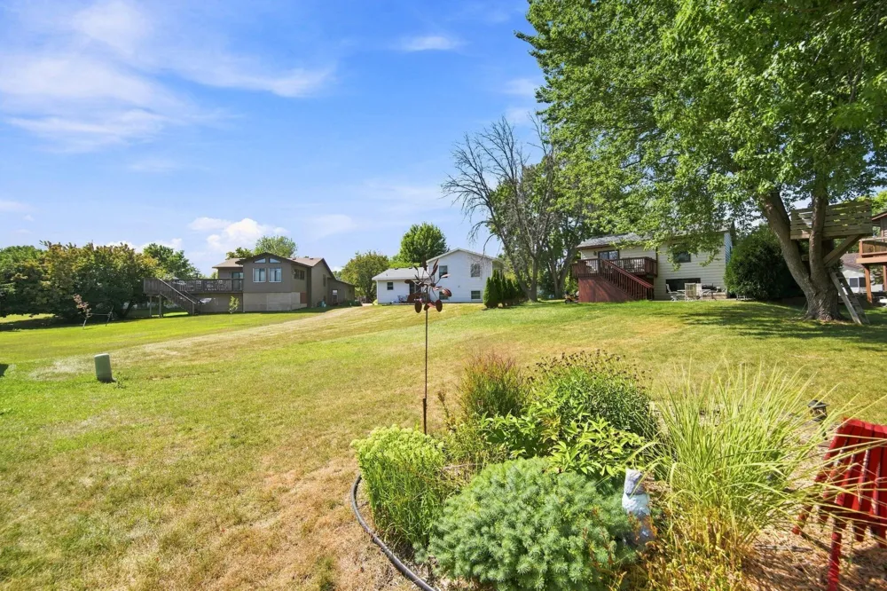 2375 Helena Road Oakdale, MN 55128