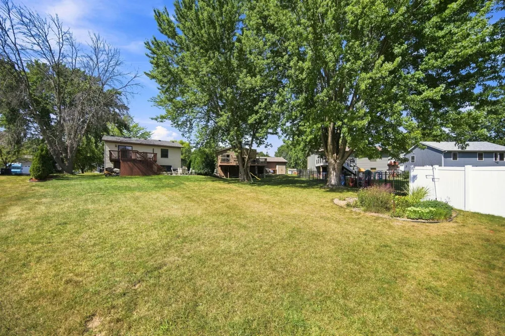 2375 Helena Road Oakdale, MN 55128