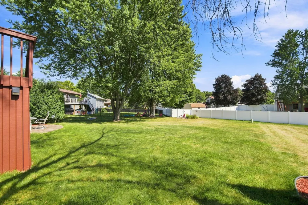 2375 Helena Road Oakdale, MN 55128