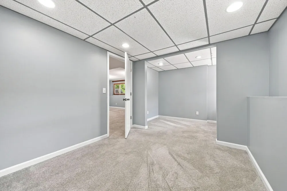 2375 Helena Road Oakdale, MN 55128