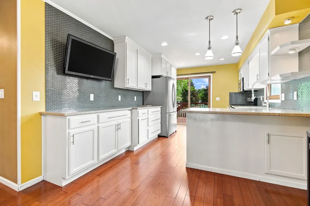 2375 Helena Road Oakdale, MN 55128