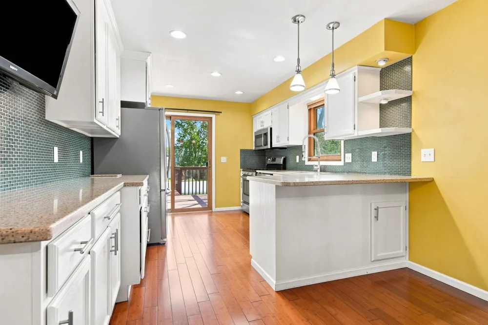 2375 Helena Road Oakdale, MN 55128