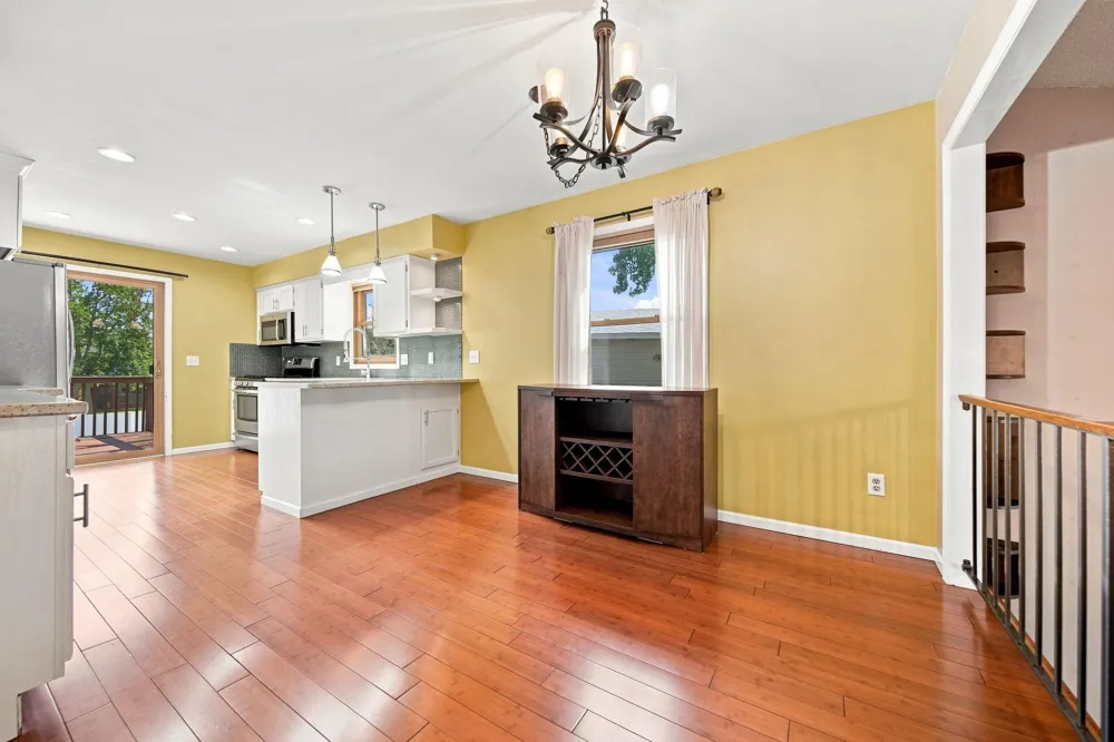 2375 Helena Road Oakdale, MN 55128