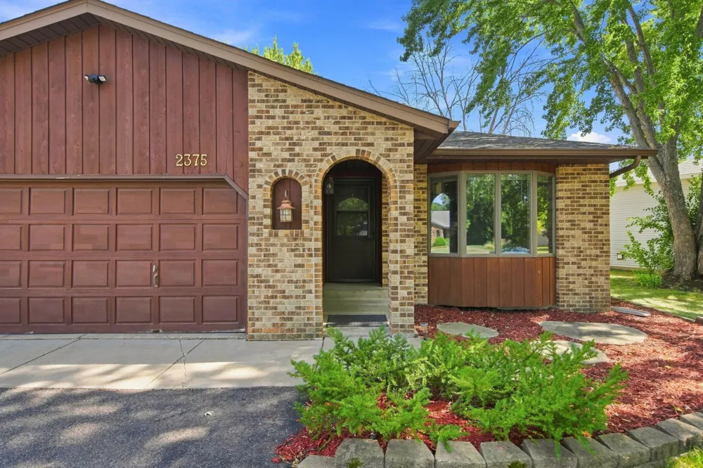 2375 Helena Road Oakdale, MN 55128