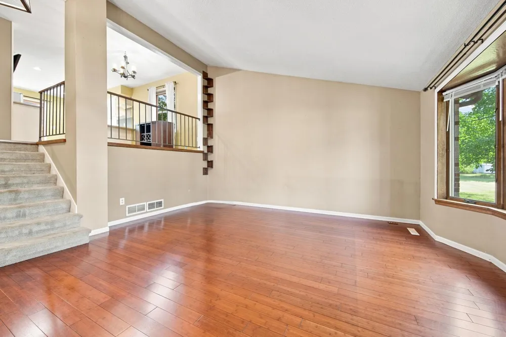 2375 Helena Road Oakdale, MN 55128