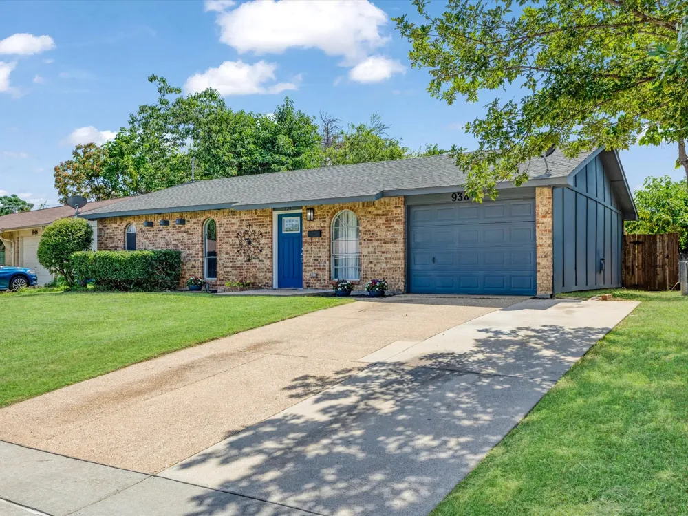 936 Elmwood Drive Lewisville, TX 75067
