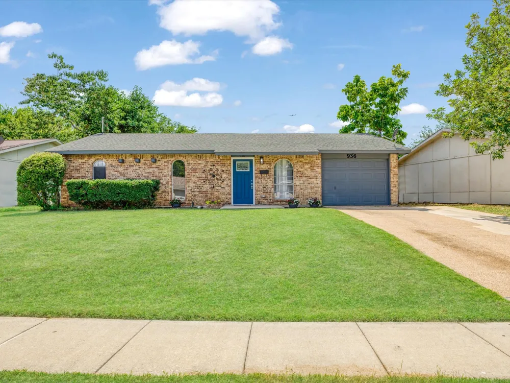 936 Elmwood Drive Lewisville, TX 75067