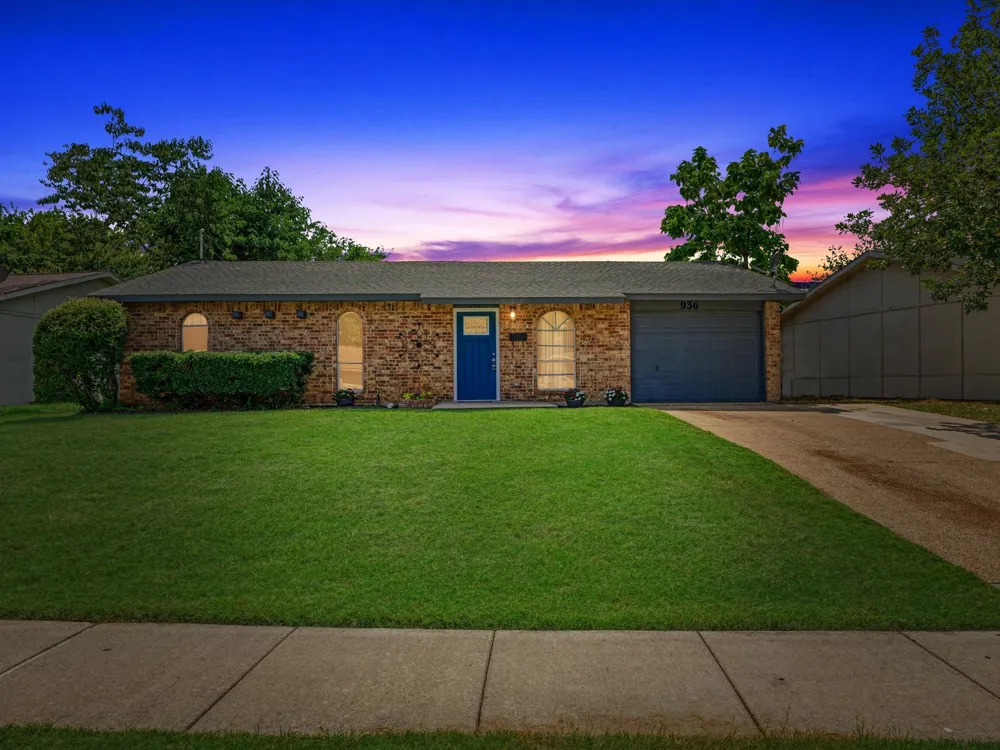 936 Elmwood Drive Lewisville, TX 75067