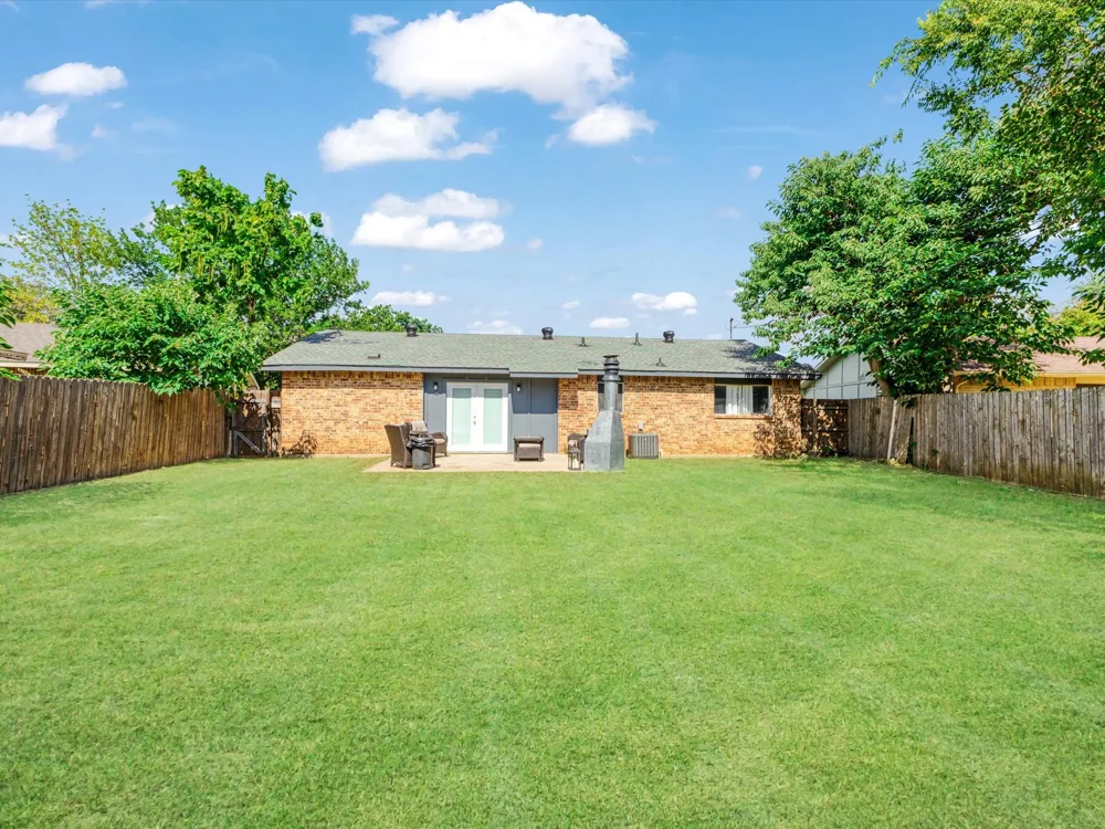 936 Elmwood Drive Lewisville, TX 75067