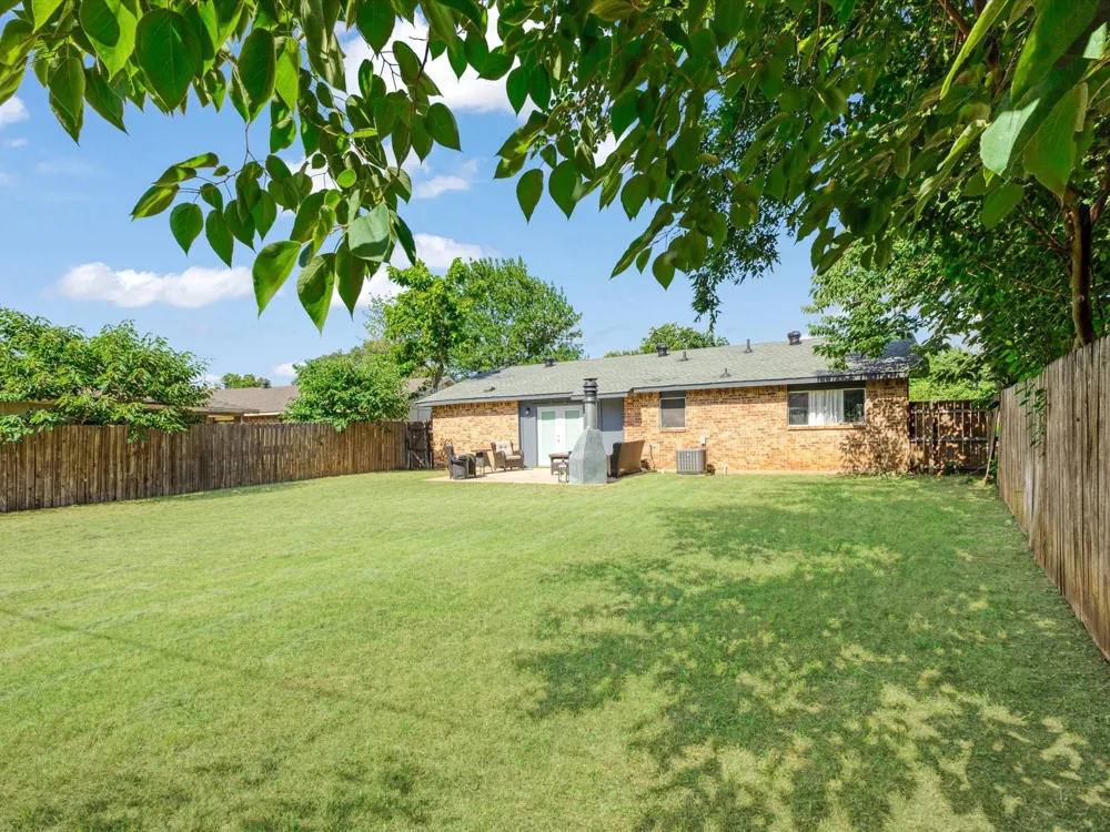 936 Elmwood Drive Lewisville, TX 75067