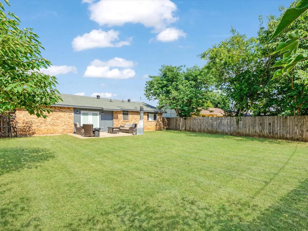 936 Elmwood Drive Lewisville, TX 75067