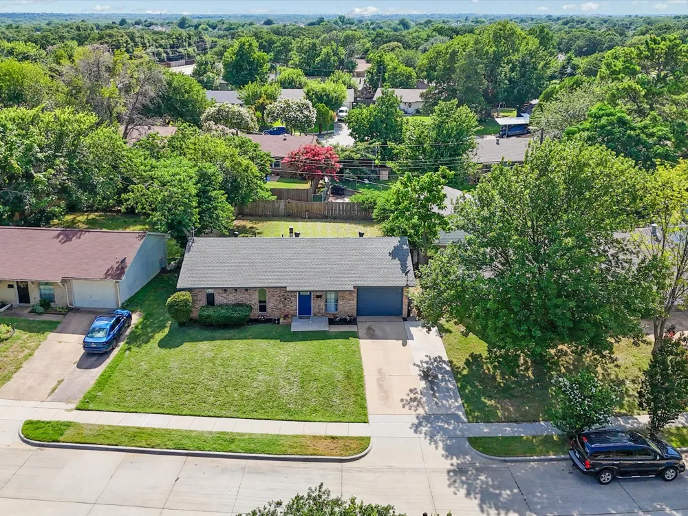936 Elmwood Drive Lewisville, TX 75067