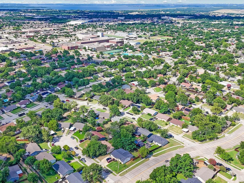 936 Elmwood Drive Lewisville, TX 75067