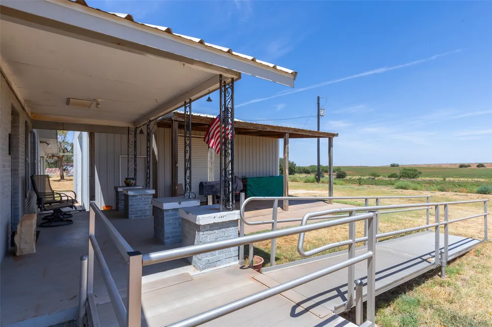 136 County Road 428 Sweetwater, TX 79556