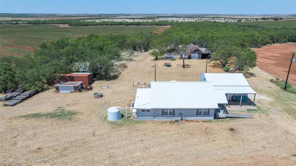 136 County Road 428 Sweetwater, TX 79556