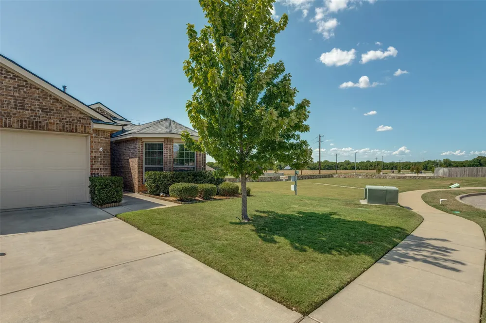 1412 St Johns Drive Van Alstyne, TX 75495