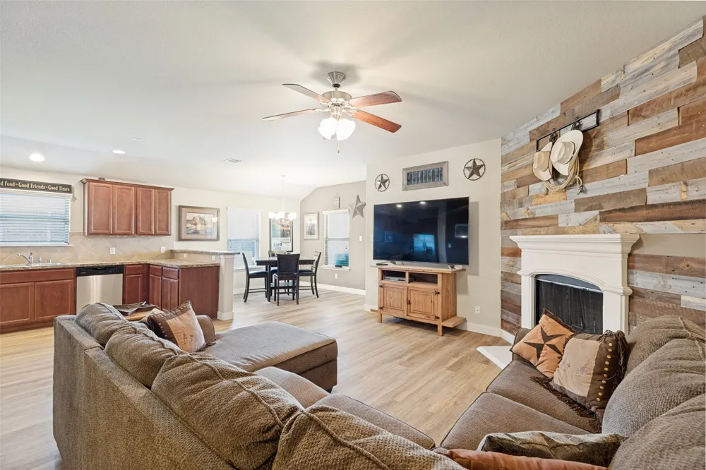 1412 St Johns Drive Van Alstyne, TX 75495