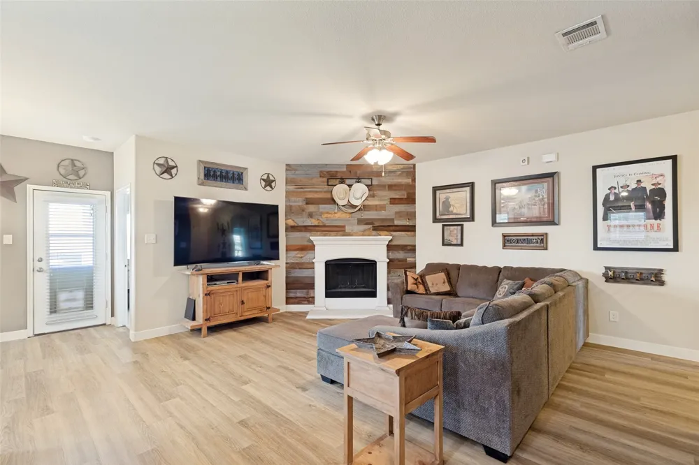 1412 St Johns Drive Van Alstyne, TX 75495