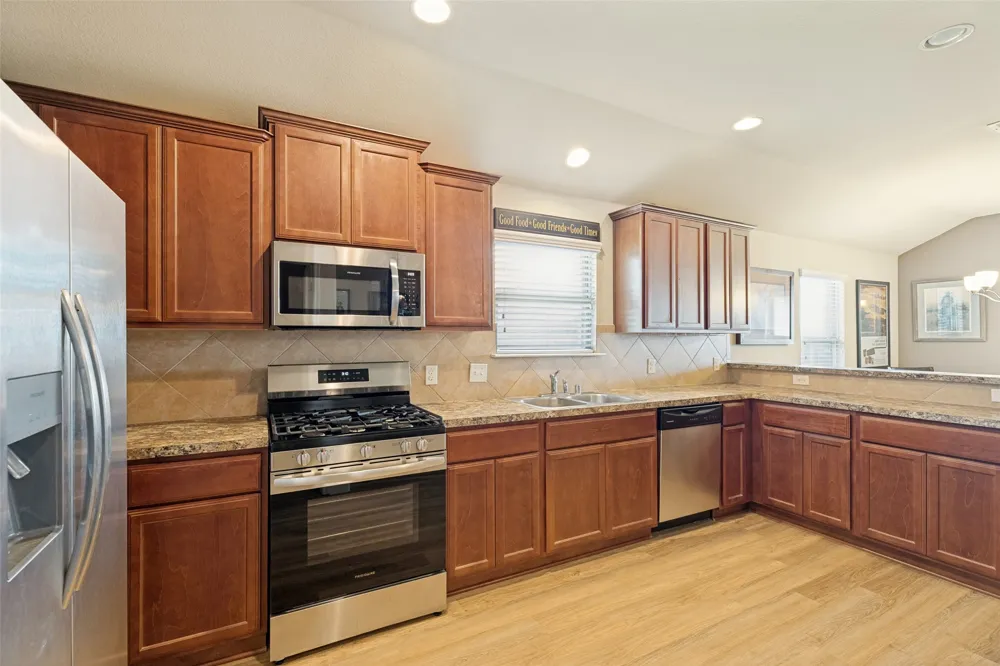 1412 St Johns Drive Van Alstyne, TX 75495