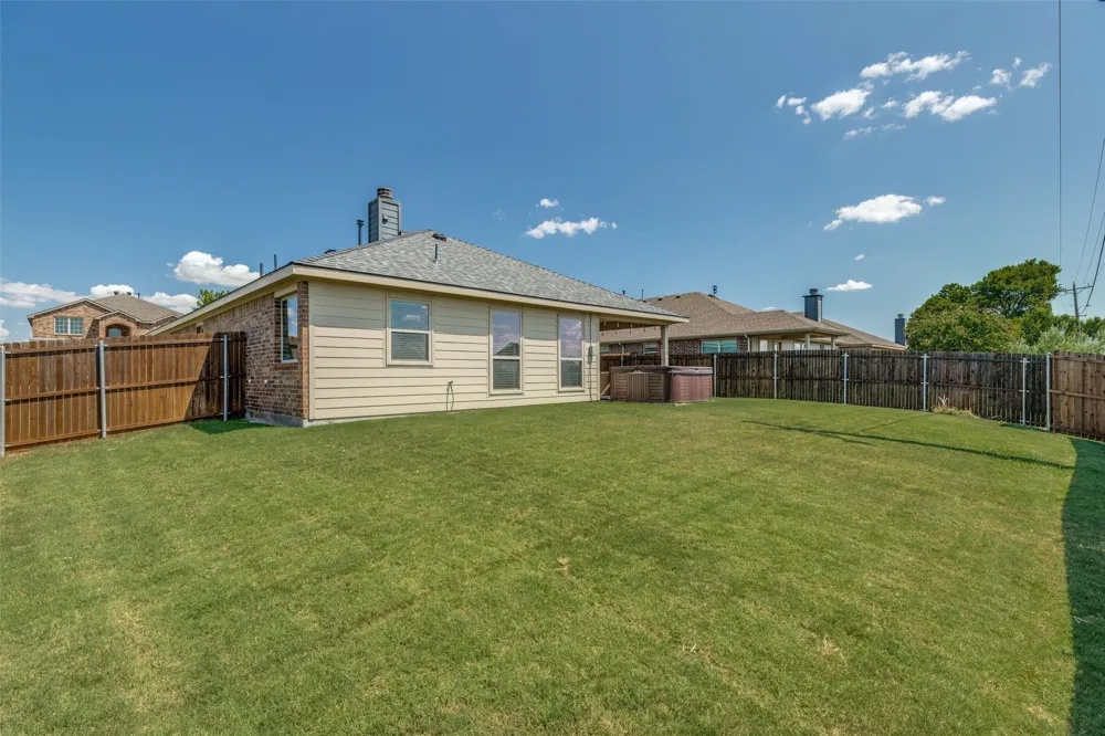 1412 St Johns Drive Van Alstyne, TX 75495