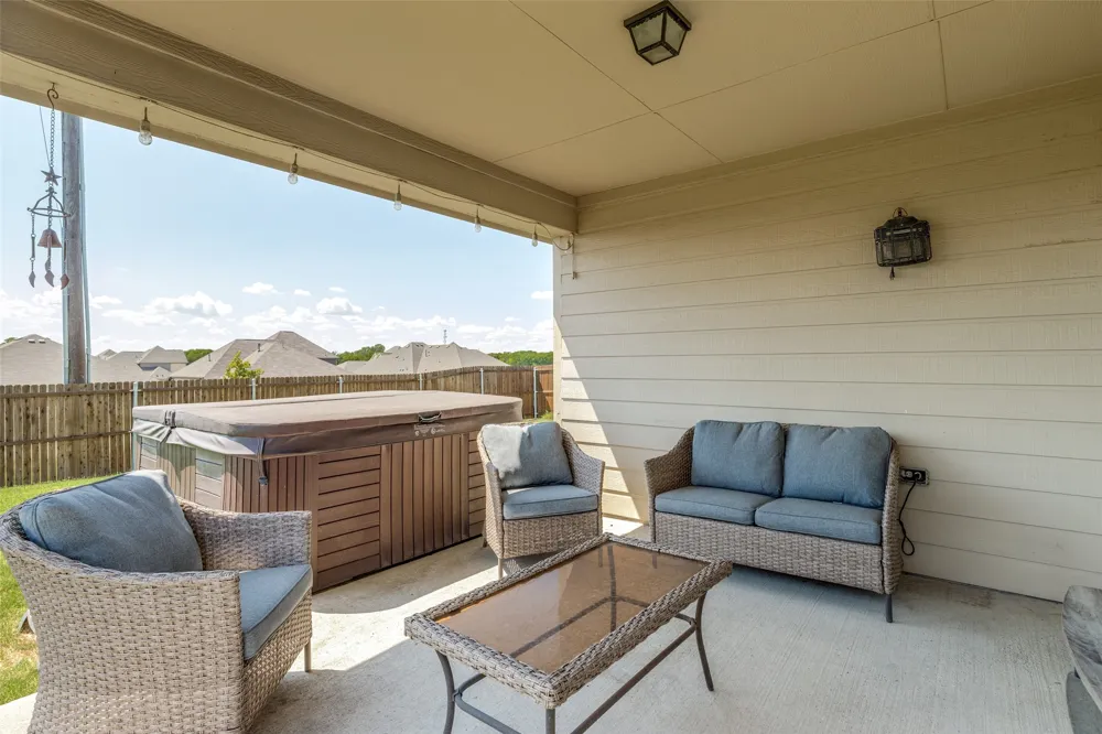 1412 St Johns Drive Van Alstyne, TX 75495