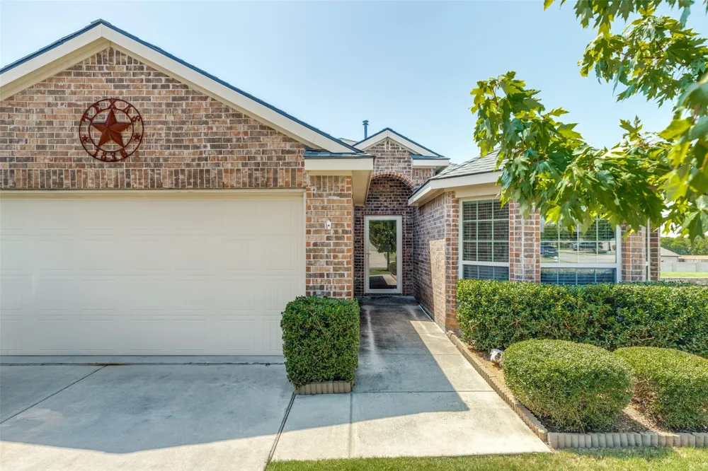 1412 St Johns Drive Van Alstyne, TX 75495
