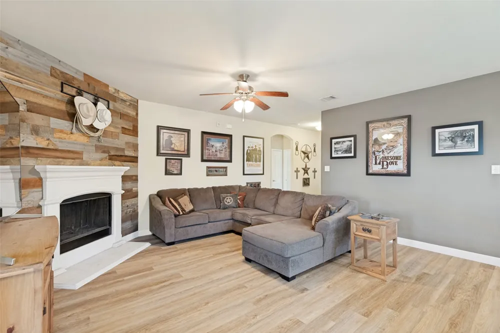 1412 St Johns Drive Van Alstyne, TX 75495