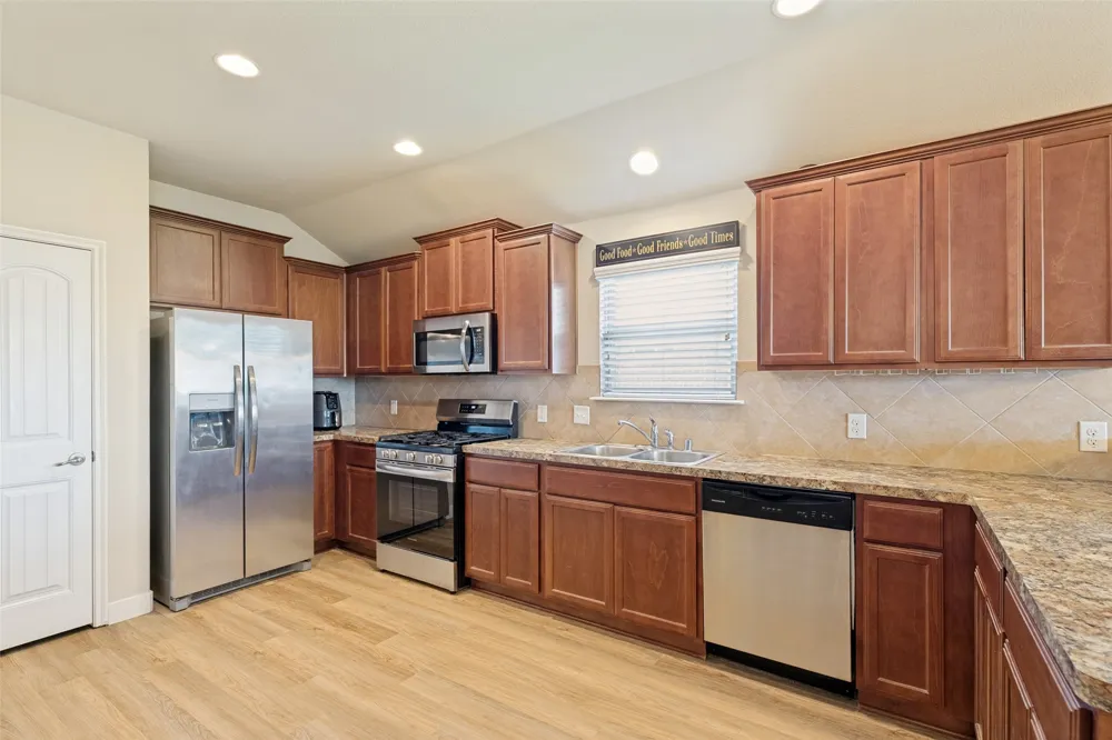 1412 St Johns Drive Van Alstyne, TX 75495