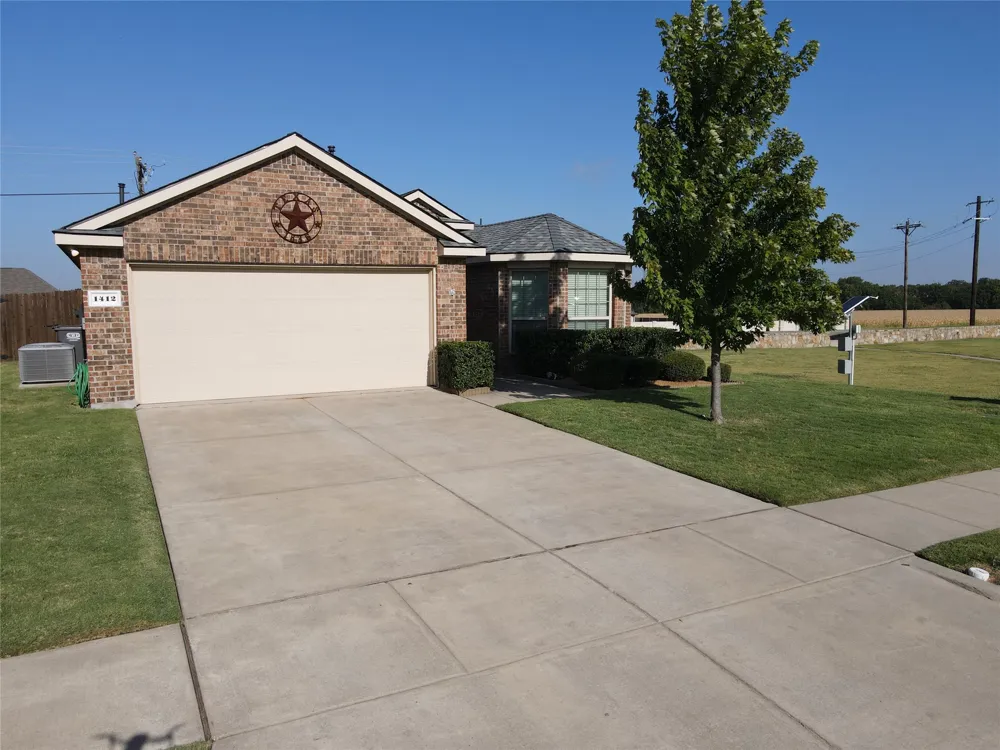 1412 St Johns Drive Van Alstyne, TX 75495