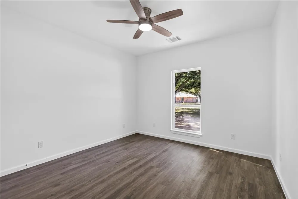 140 Bedfords Bend Gun Barrel City, TX 75156