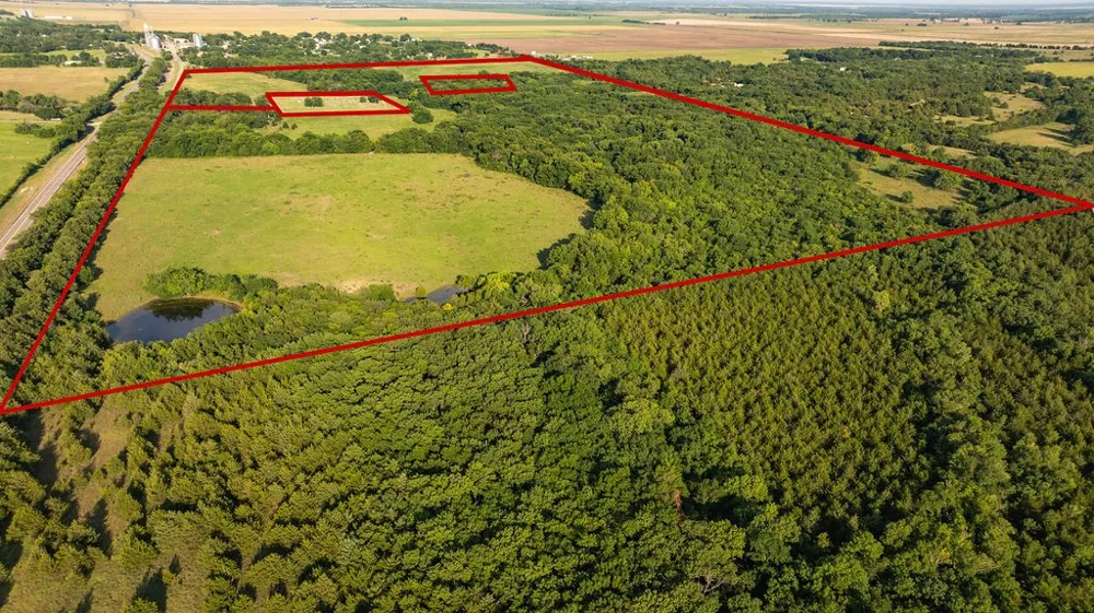 914 Main St/Wall/CR3220 Windom, TX 75492