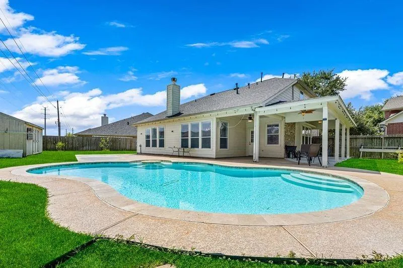 2401 Fastwater Creek Court Pearland, TX 77584
