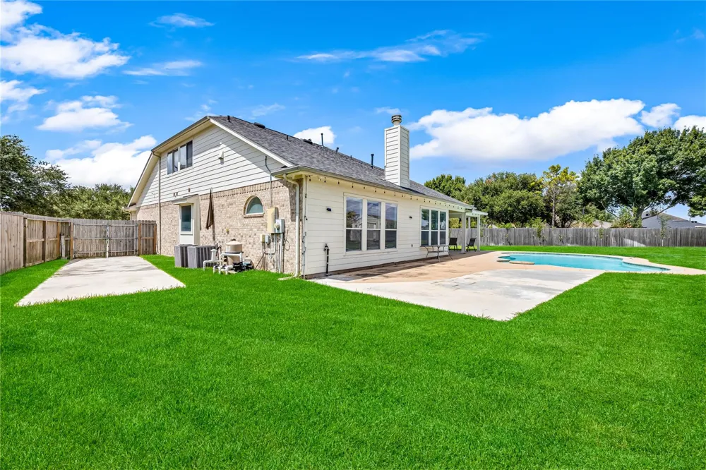 2401 Fastwater Creek Court Pearland, TX 77584