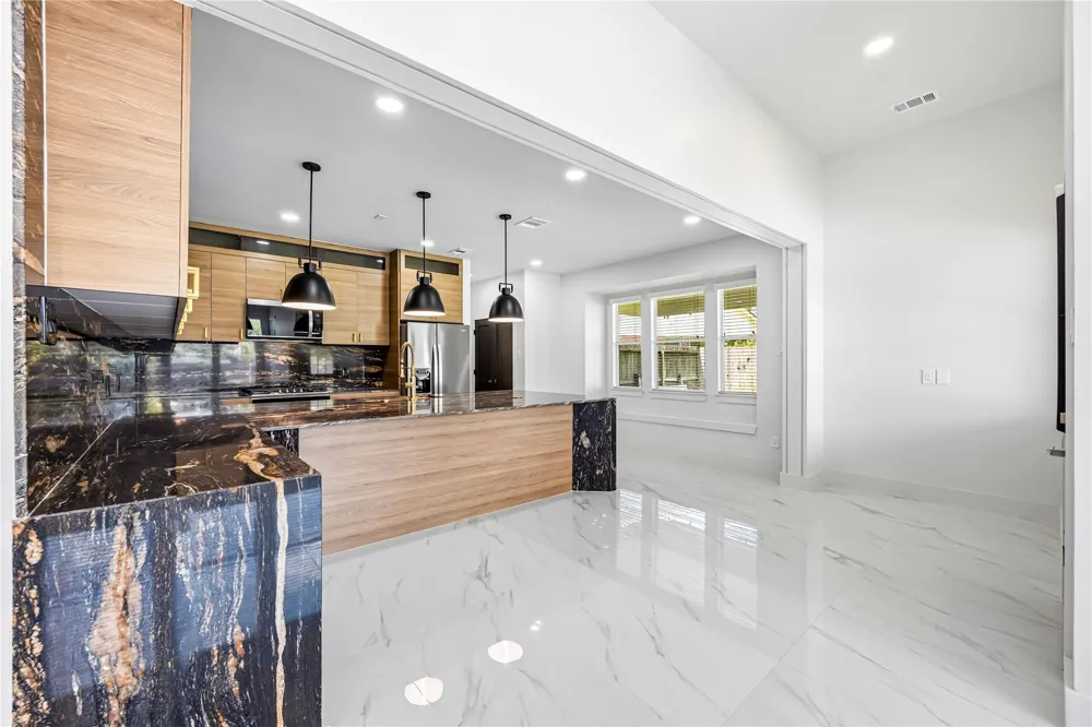 2401 Fastwater Creek Court Pearland, TX 77584