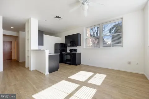 1015 W LANCASTER AVENUE #211
