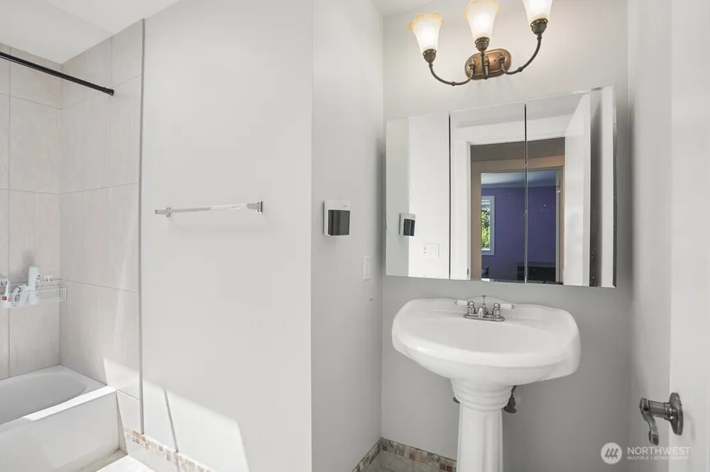 34626 10th Place SW Federal Way, WA 98023