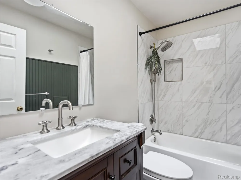 6271 Peach Drive Independence Charter Township, MI 48346