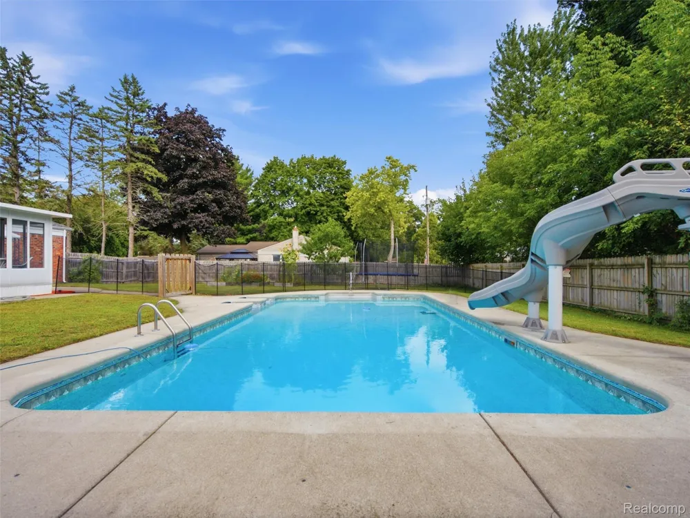 6271 Peach Drive Independence Charter Township, MI 48346
