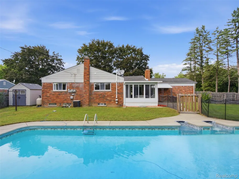 6271 Peach Drive Independence Charter Township, MI 48346