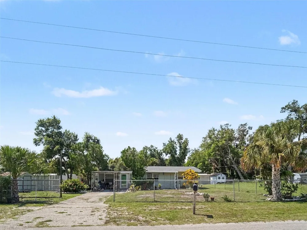 3090 11TH AVENUE E Bradenton, FL 34208