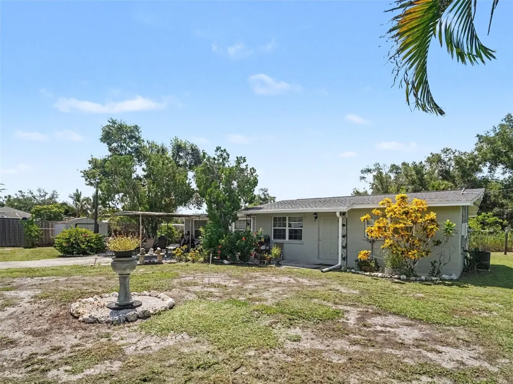 3090 11TH AVENUE E Bradenton, FL 34208