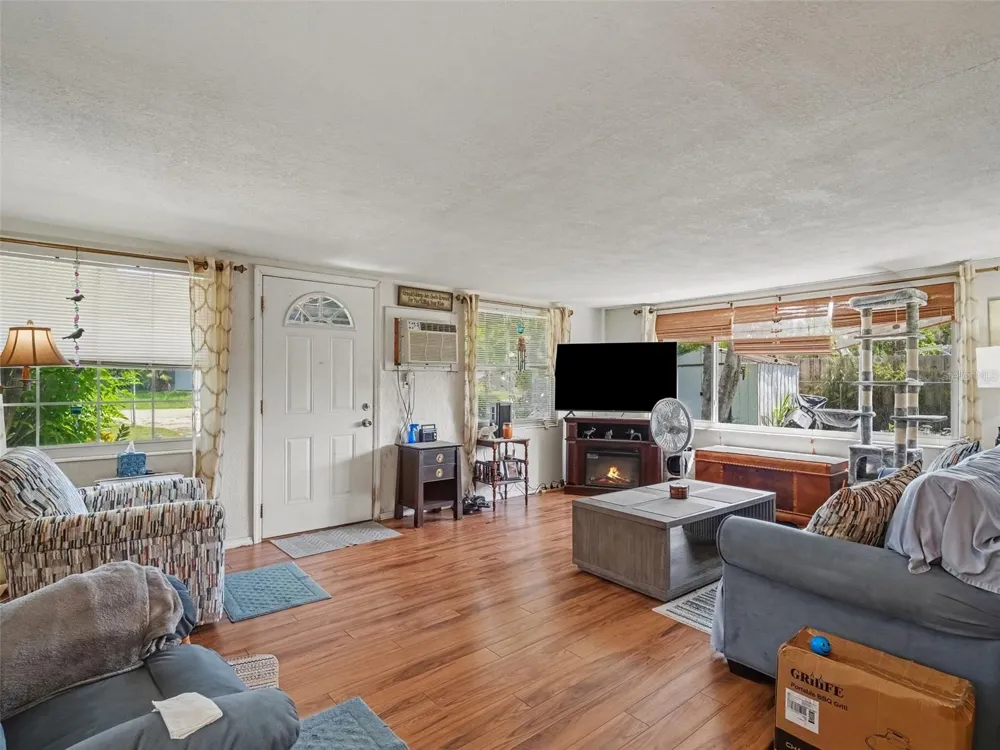 3090 11TH AVENUE E Bradenton, FL 34208