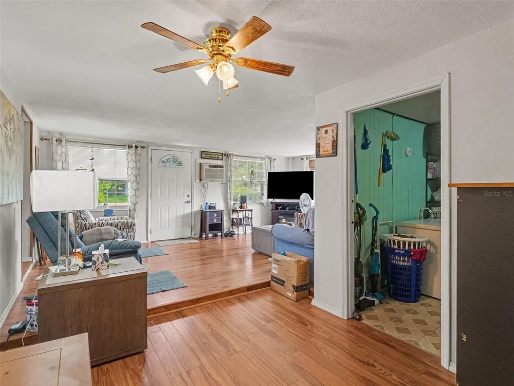 3090 11TH AVENUE E Bradenton, FL 34208